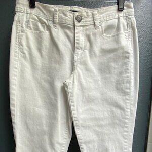 Calvin Klein White Skinny Crop Jeans - size 29 / 8 Petite